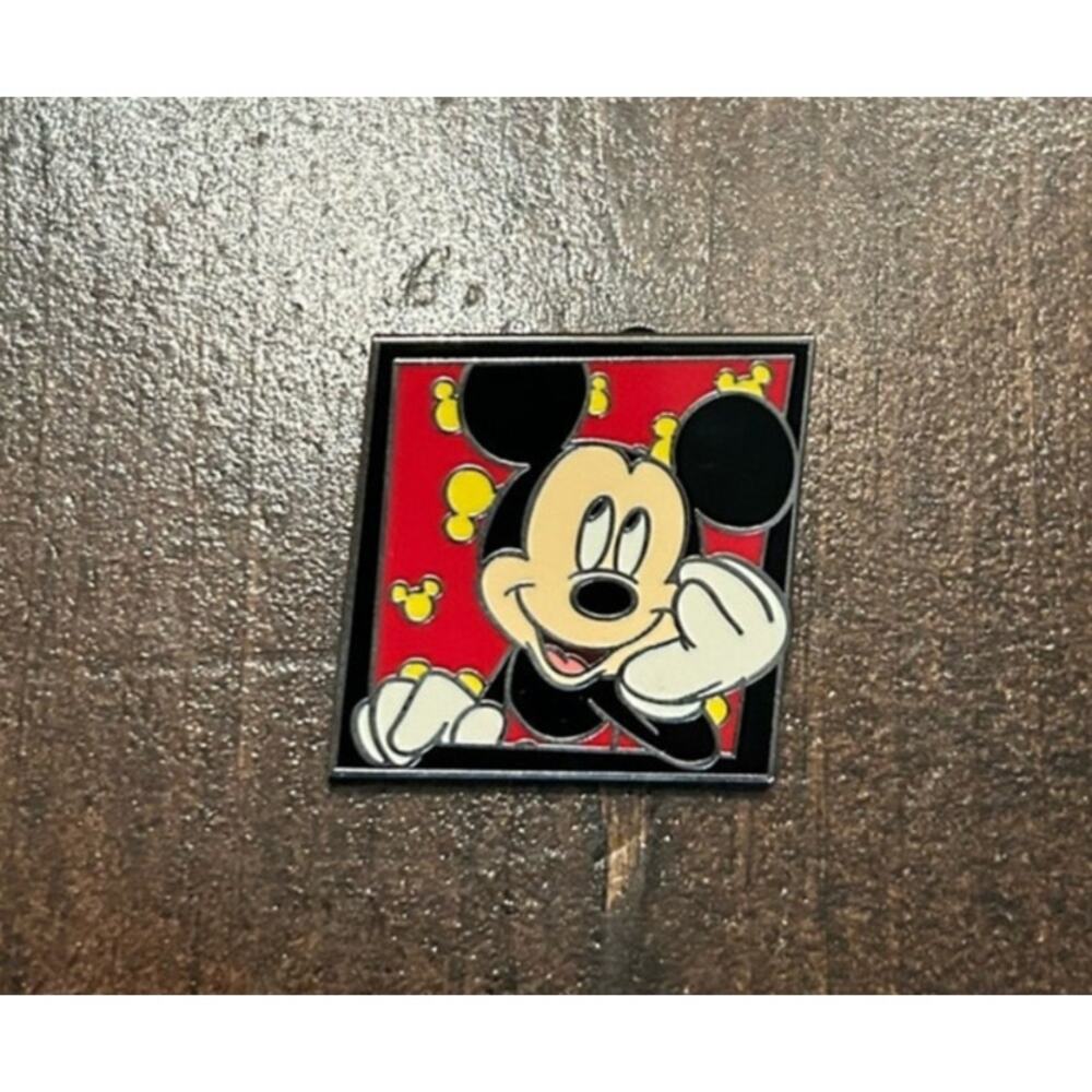 Disney Mickey Mouse Pin Unisex Red‎ 2011 Enamel Trading Window Frame Trading